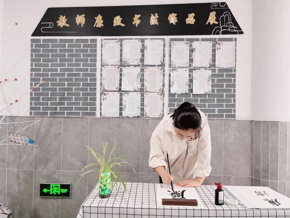 e0b00ca7157f4f35af1c9872a2254106.jpeg e0b00ca7157f4f35af1c9872a2254106.jpeg